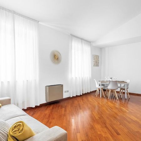 Central Luxurious Apartment Duomo A/C-Wi-Fi Free Milánó Kültér fotó